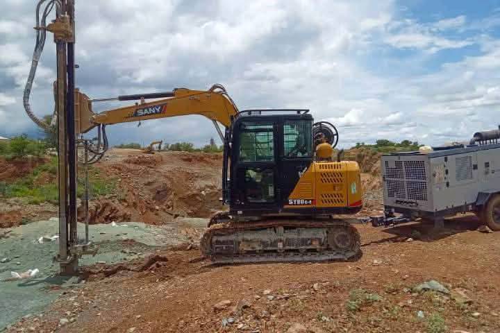 Front-end loader for material handling